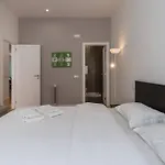 100 A - Central Lisbon Flat By Pink St.
